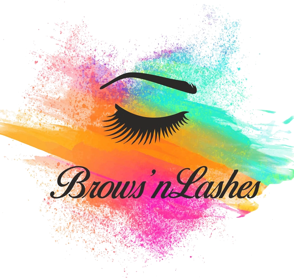 Het logo van Brows’nLashes: een gesloten oog met wimpers boven de naam, op een waaier van kleur